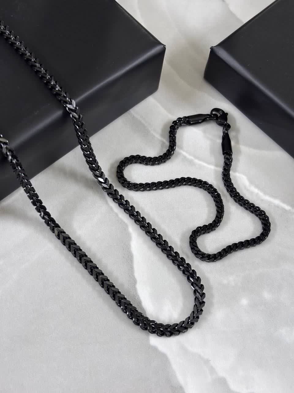 photo20449376044 گردنبند و دستبند مکعبی - Image 1